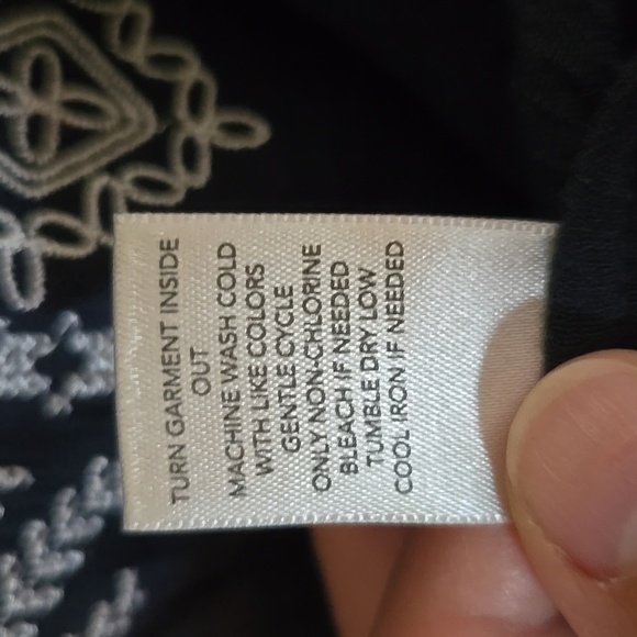 Christopher & Banks Navy Embroidered Top Size Medium - Picture 8 of 8